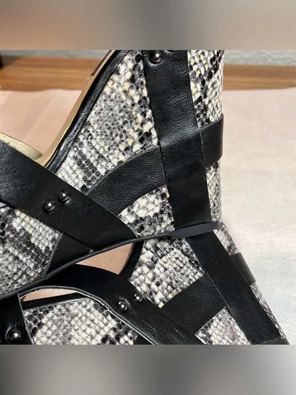 Mojo Moxy Sonny Python Snake Print Wedge Sandals Black Leather Bow Womens 7.5